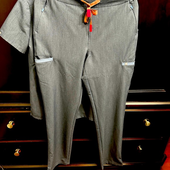 Figs heather denim scrub set xs/s - Picture 2 of 3